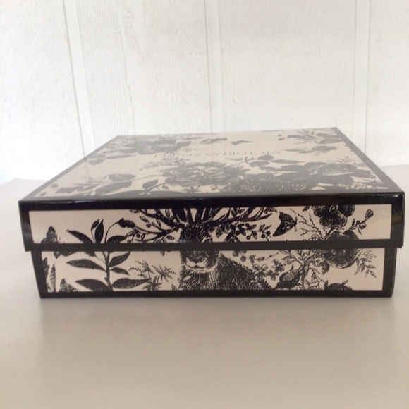 VICTORIAS SECRET LIMITED EDITION GIFT BOX - Picture 3 of 9